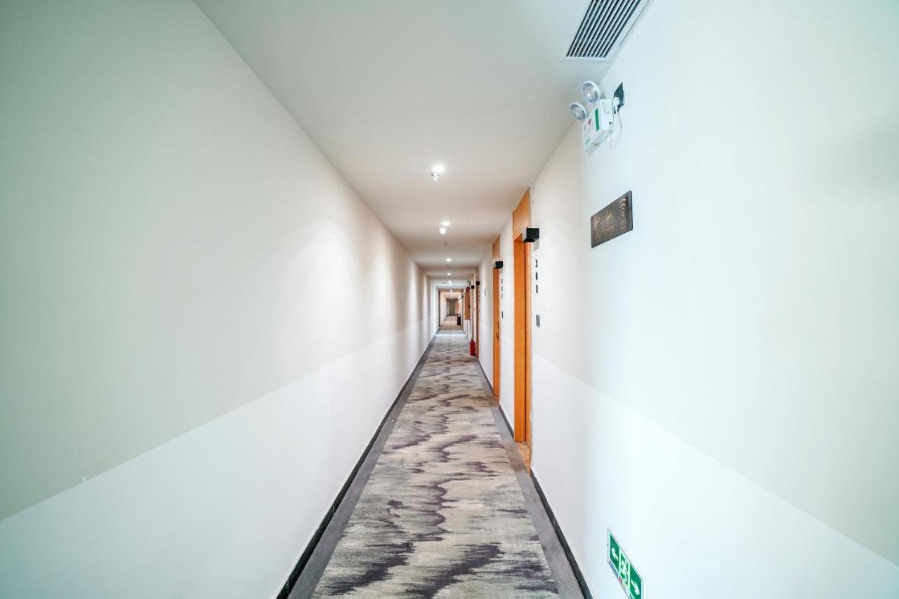 Felice Hotel-Guangzhou Baiyun International Airport Renhe Metro Station Branch גואנגג'ואו מראה חיצוני תמונה