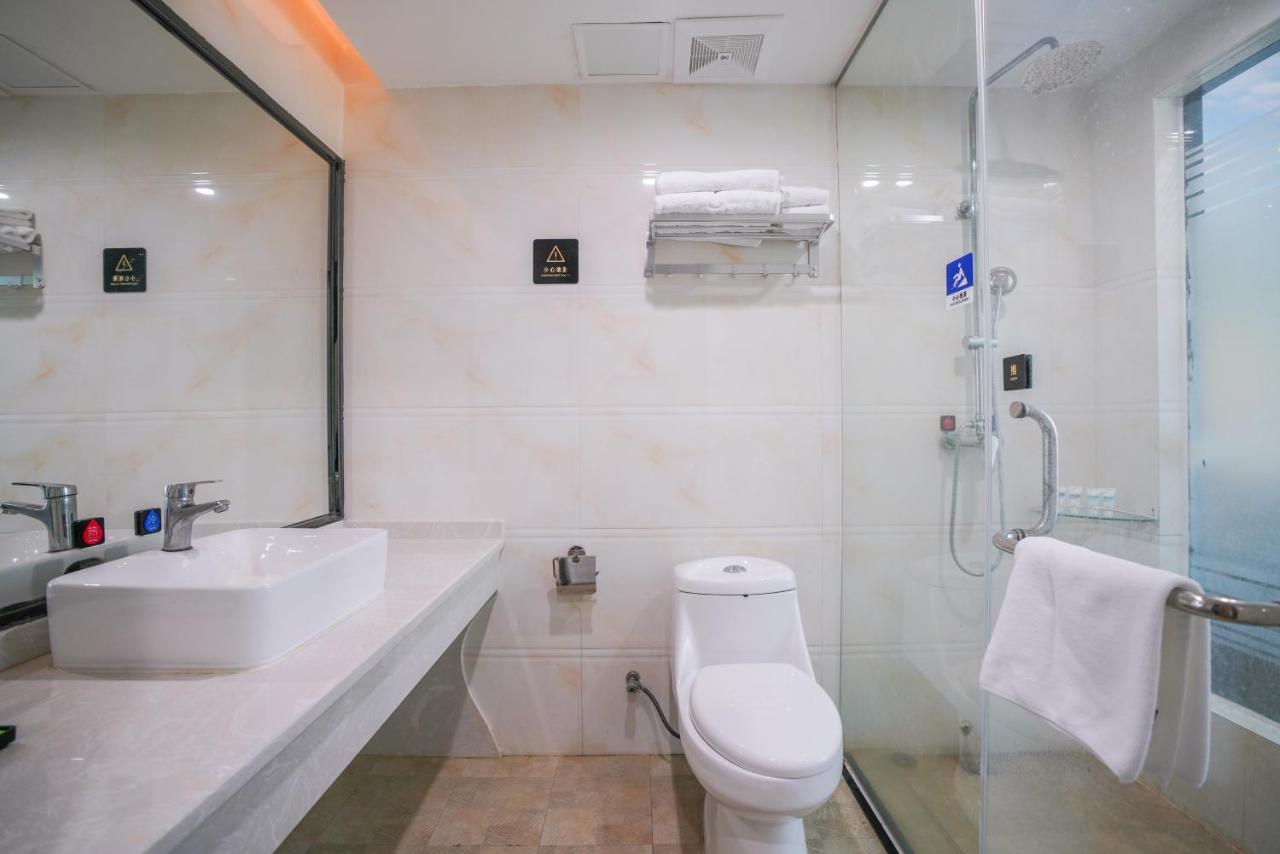 Felice Hotel-Guangzhou Baiyun International Airport Renhe Metro Station Branch גואנגג'ואו מראה חיצוני תמונה