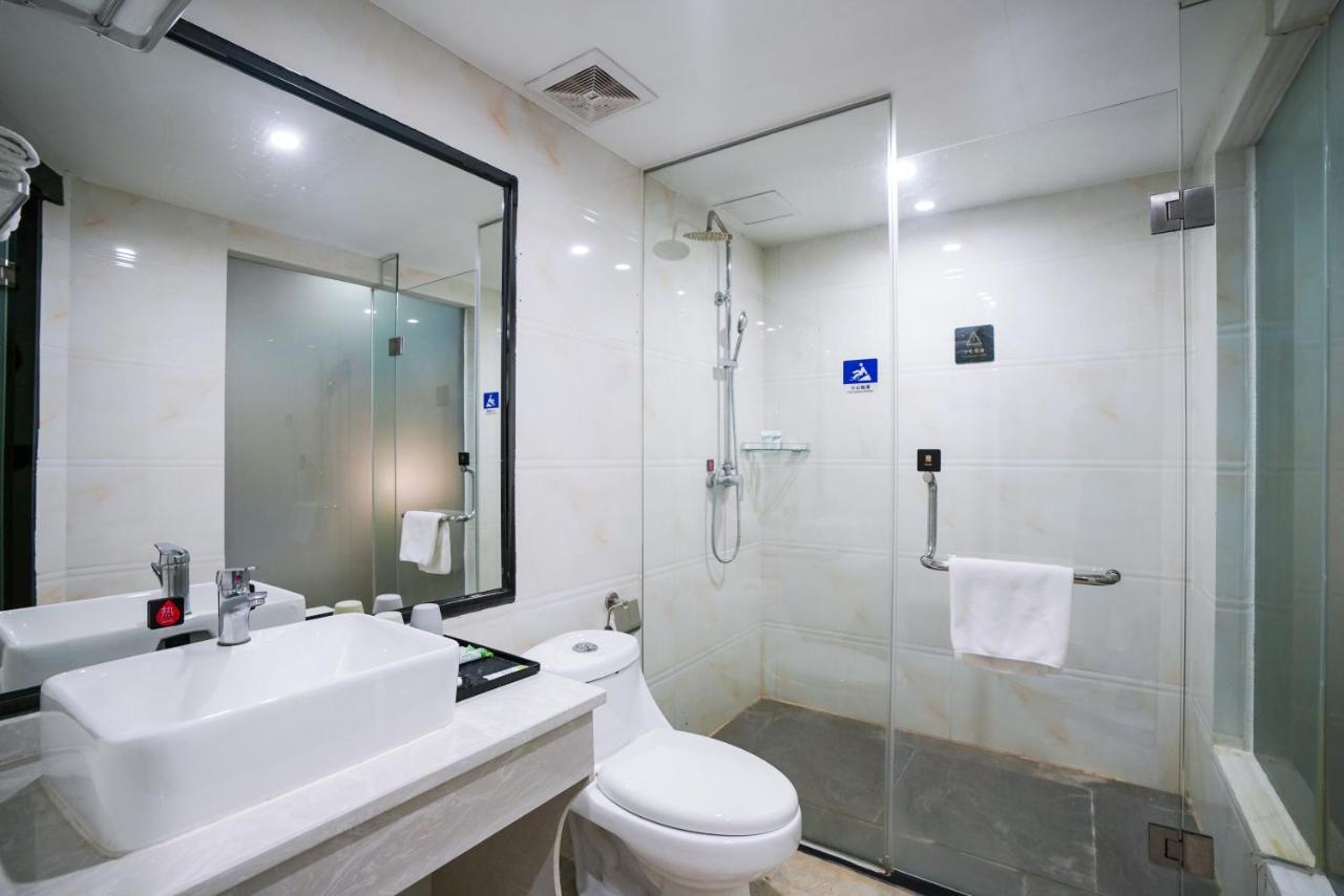 Felice Hotel-Guangzhou Baiyun International Airport Renhe Metro Station Branch גואנגג'ואו מראה חיצוני תמונה