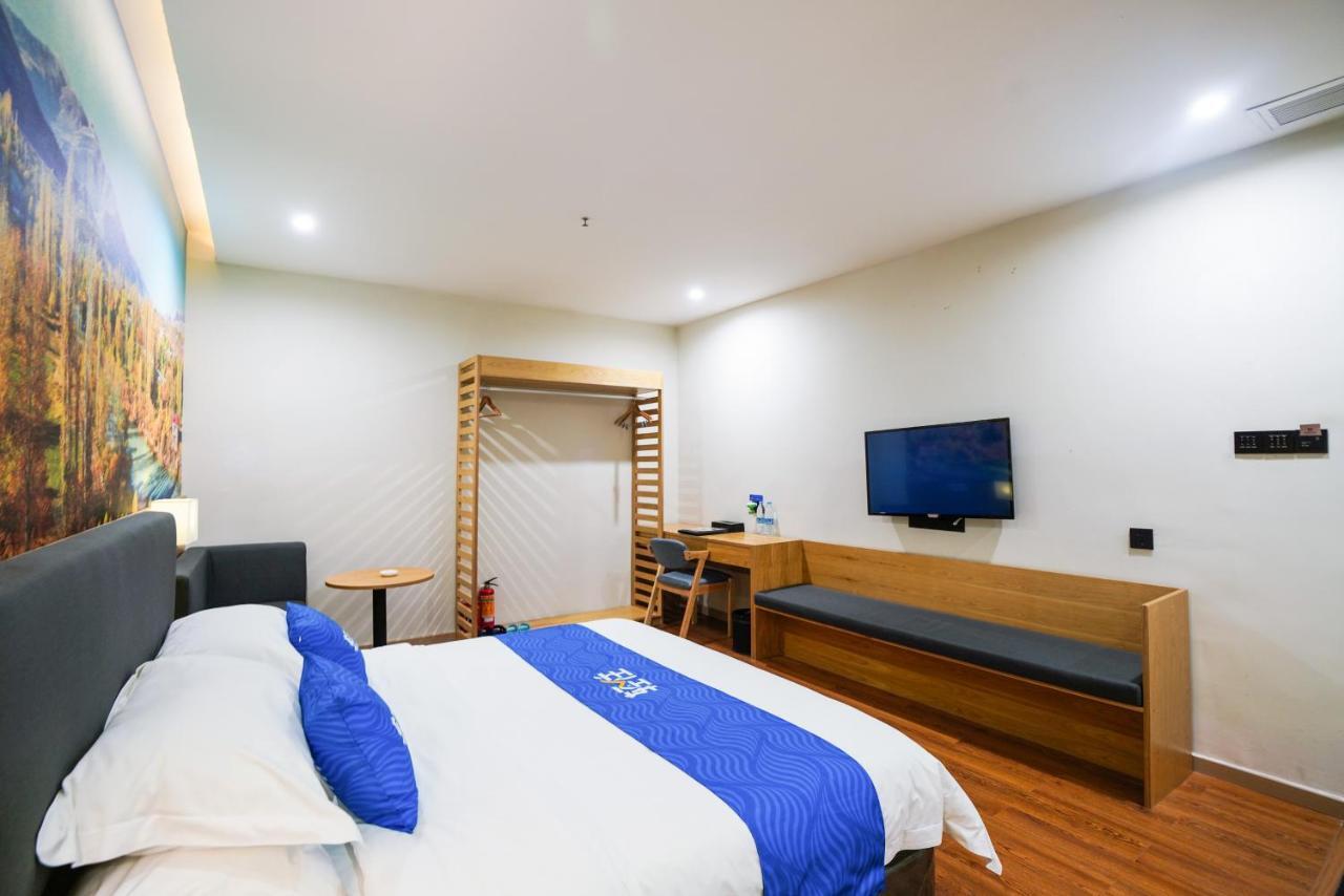 Felice Hotel-Guangzhou Baiyun International Airport Renhe Metro Station Branch גואנגג'ואו מראה חיצוני תמונה