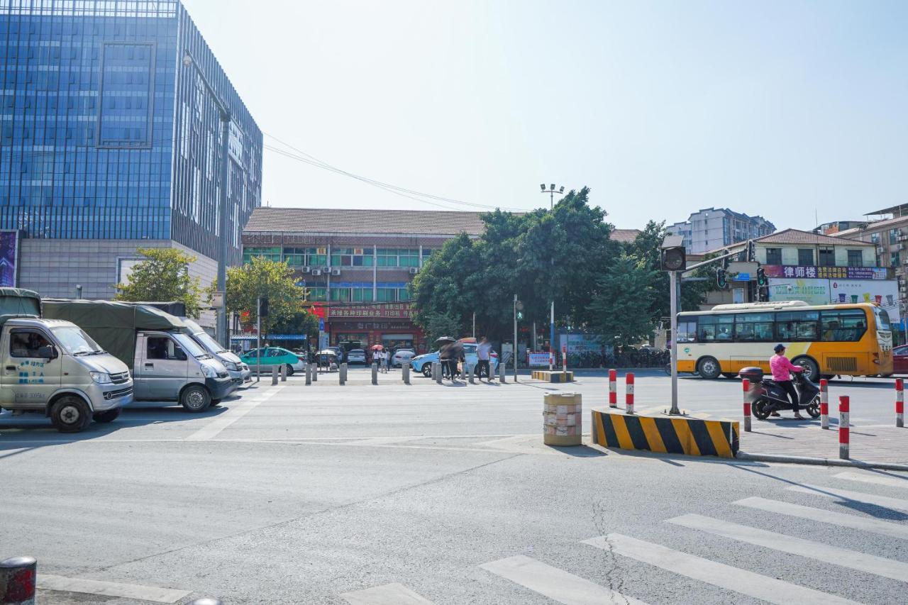 Felice Hotel-Guangzhou Baiyun International Airport Renhe Metro Station Branch גואנגג'ואו מראה חיצוני תמונה