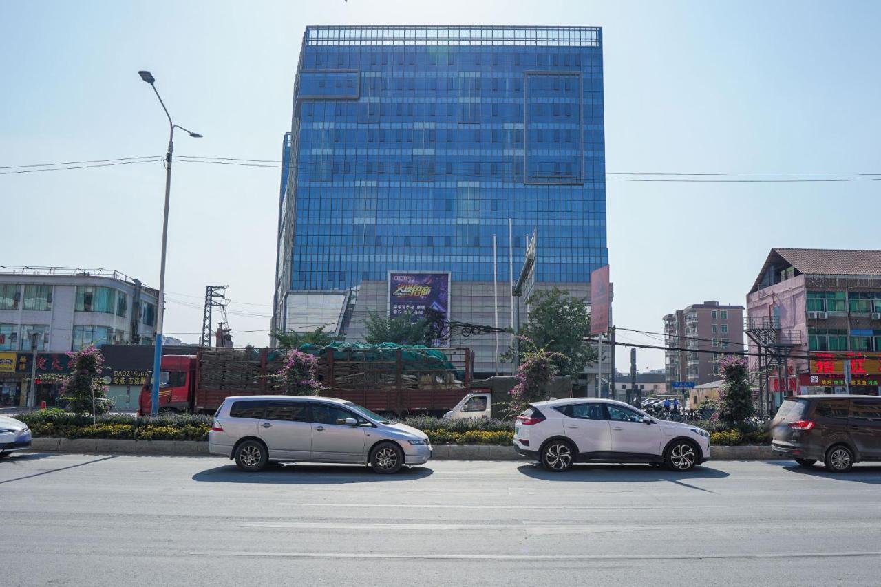 Felice Hotel-Guangzhou Baiyun International Airport Renhe Metro Station Branch גואנגג'ואו מראה חיצוני תמונה